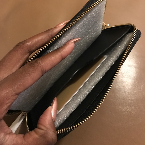 Black Michael Kors Fulton wristlet/ wallet - Picture 5 of 6